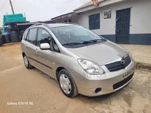 Toyota Corolla 2004 Gold