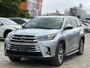 Toyota Highlander LE V6 4x2 (3.5L 6cyl 6A) 2016 Silver