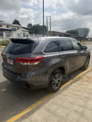 Toyota Highlander XLE 4x2 V6 (3.5L 6cyl 8A) 2017 Gray