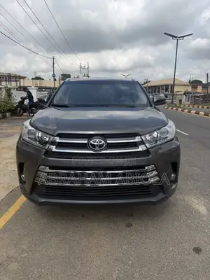 Toyota Highlander XLE 4x2 V6 (3.5L 6cyl 8A) 2017 Gray