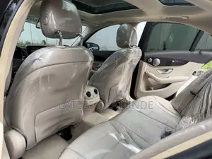 Mercedes-Benz C300 Luxury 4dr AWD 4Matic Sedan (2.0L 4cyl 7A) 2015