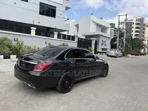 Mercedes-Benz C300 Luxury 4dr AWD 4Matic Sedan (2.0L 4cyl 7A) 2015