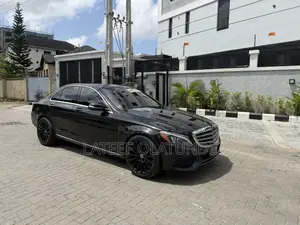 Mercedes-Benz C300 Luxury 4dr AWD 4Matic Sedan (2.0L 4cyl 7A) 2015