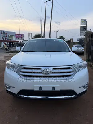 Toyota Highlander SE 2011 White