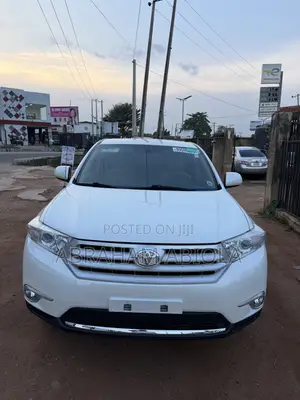 Toyota Highlander SE 2011 White