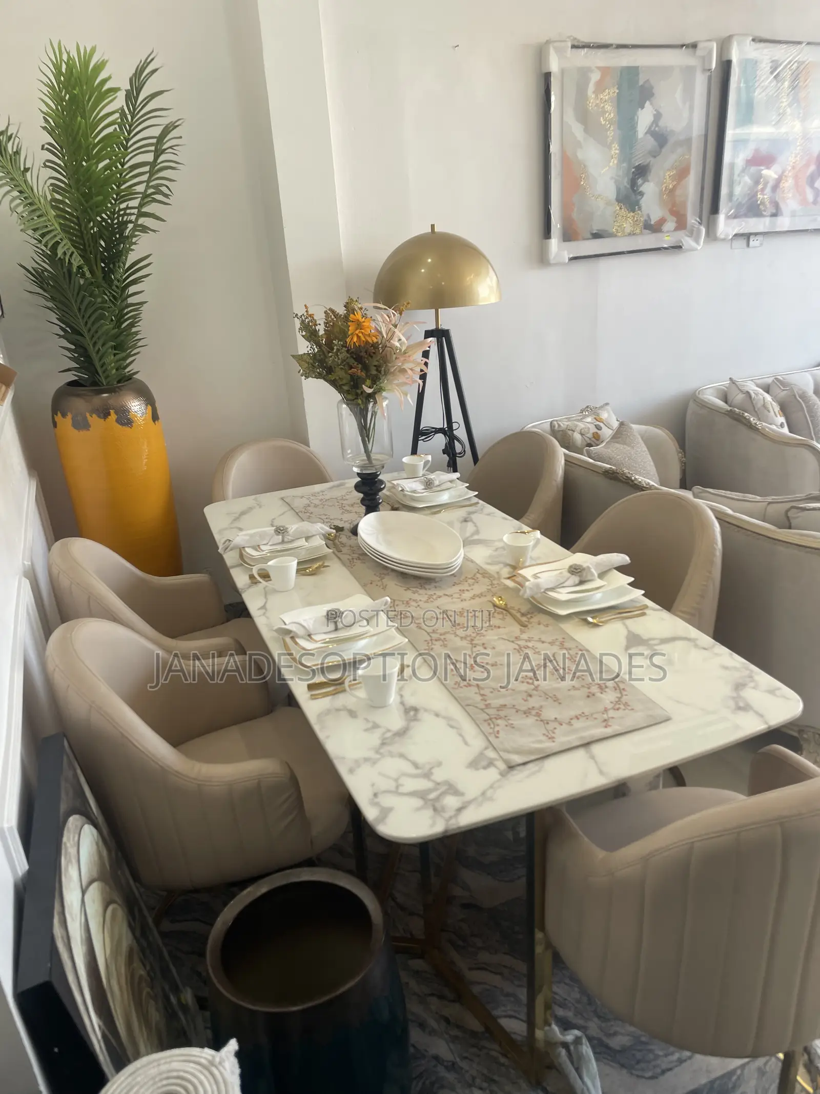 Fancy and Luxurious Dinning Table Set