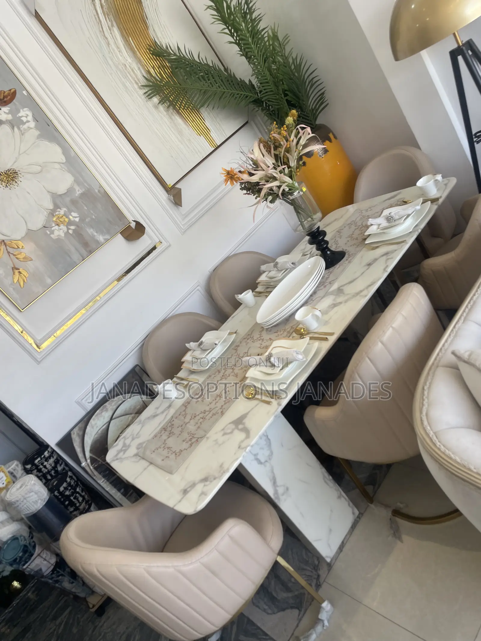 Fancy and Luxurious Dinning Table Set