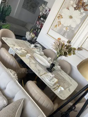 Fancy and Luxurious Dinning Table Set