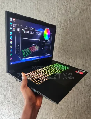 Laptop Gigabyte Sabre 17 16GB Intel Core i7 HDD+SSD 1T