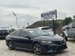 Toyota Camry SE (2.5L 4cyl 8A) 2019 Blue