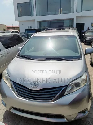 Toyota Sienna XLE 7 Passenger Mobility 2012 Silver