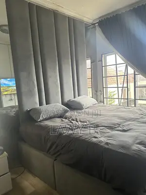 Full Bed Console With Lights and 2 Mirrors With 2 Side Drawer
