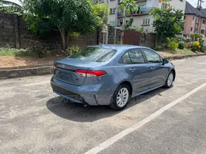 Toyota Corolla LE 2020 Blue