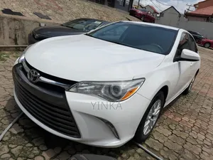 Toyota Camry LE 4dr Sedan (2.5L 4cyl 6A) 2017 White