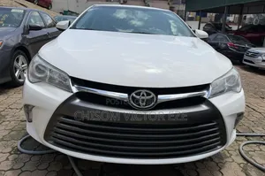 Toyota Camry LE 4dr Sedan (2.5L 4cyl 6A) 2017 White