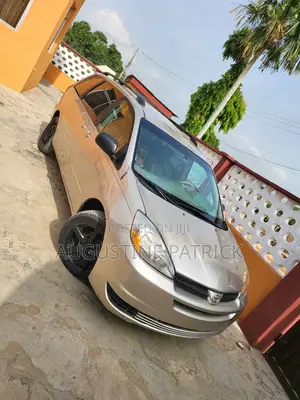 Toyota Sienna 2006 Gold