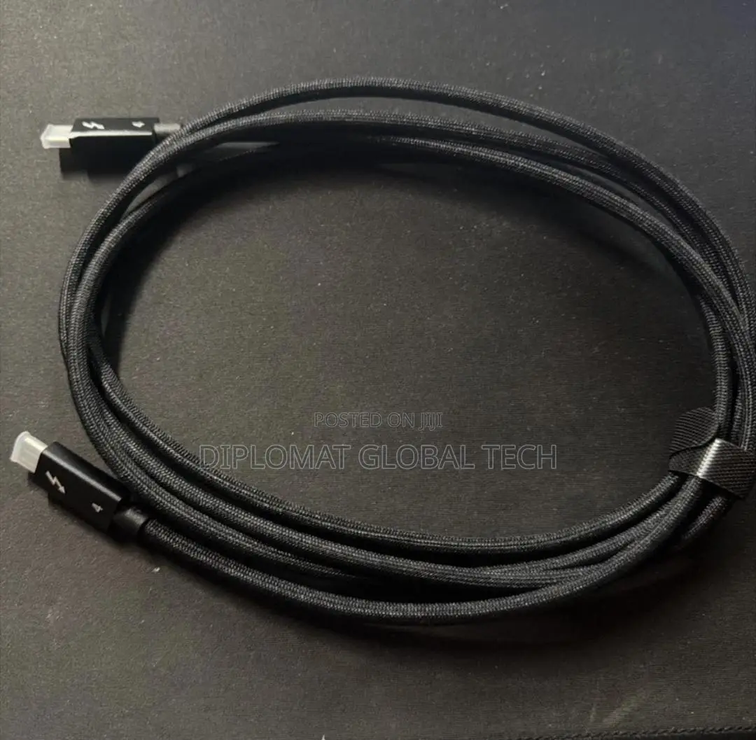 Thunderbolt 4 Cable. 240w Laptop Charging. 40gbps. Resolution 1m