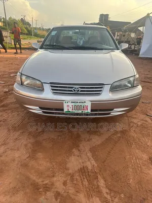 Toyota Camry LE 4dr Sedan (2.2L 4cyl 4A) 2000 Gold