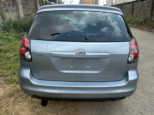 Toyota Matrix Hatchback FWD (1.8L 4cyl 5M) 2006 Blue