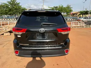 Toyota Highlander XLE 4dr SUV AWD (3.5L 6cyl 6A) 2014 Black