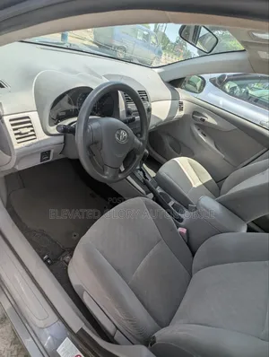 Toyota Corolla LE 4dr Sedan (1.8L 4 cyl 4A) 2009 Gray