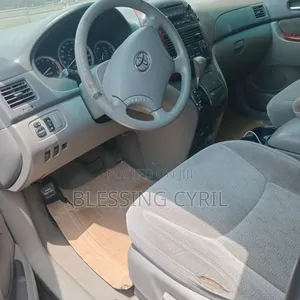Toyota Sienna 2005 Red