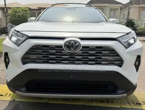 Toyota RAV4 Limited AWD 2023 White