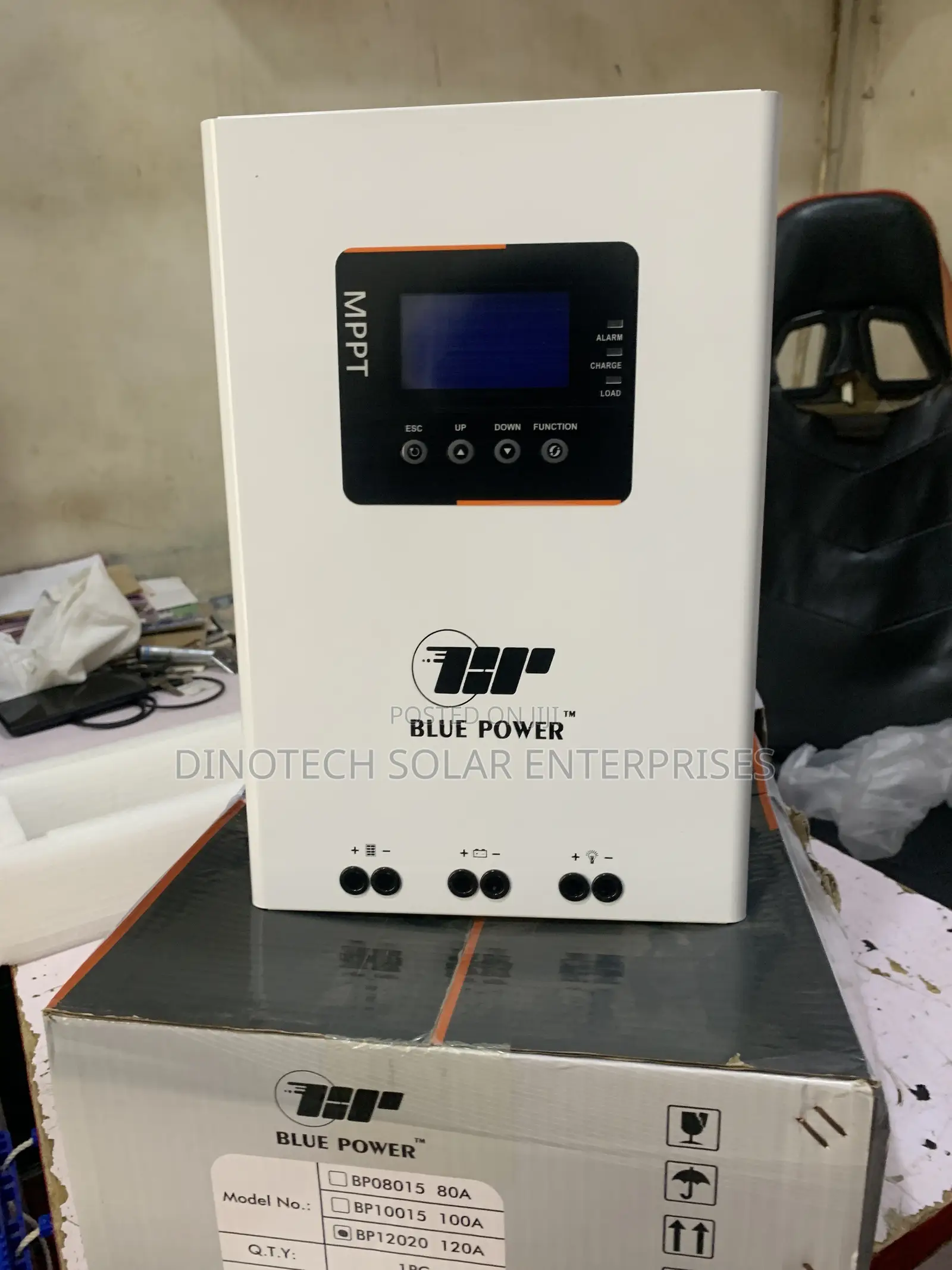 120ah MPPT Blue Power Change Controller