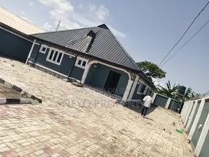 Furnished 3bdrm Block of Flats in Maculay Bayeku, Igbogbo for rent