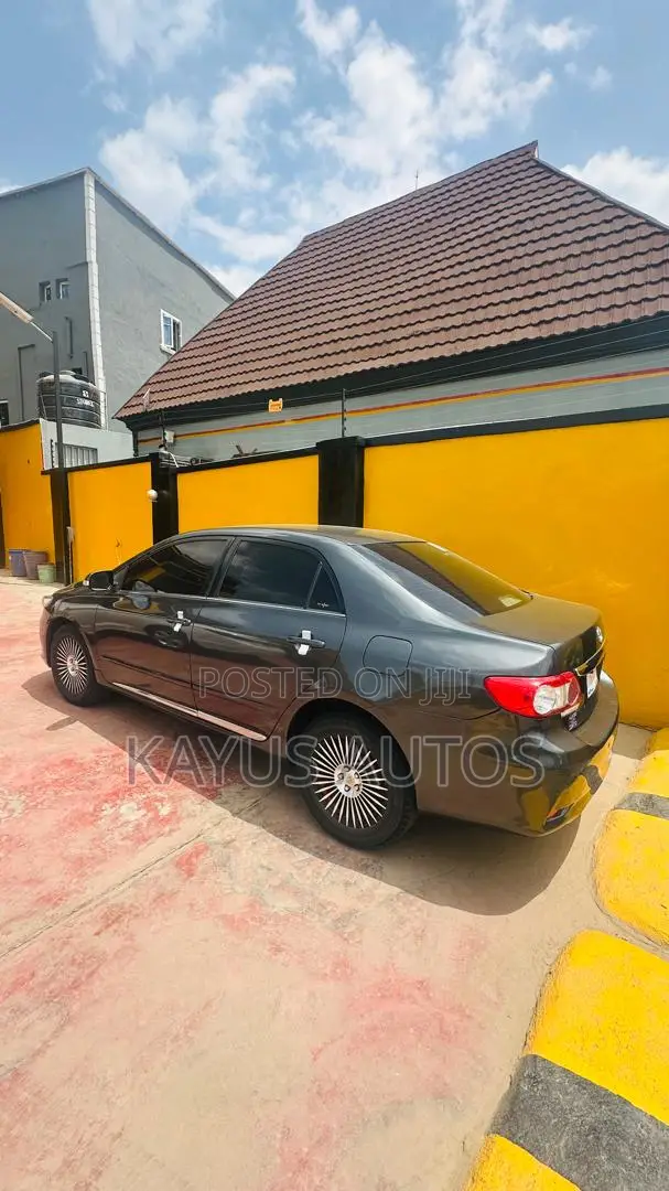 Toyota Corolla LE 4dr Sedan (1.8L 4cyl 4A) 2012 Gray