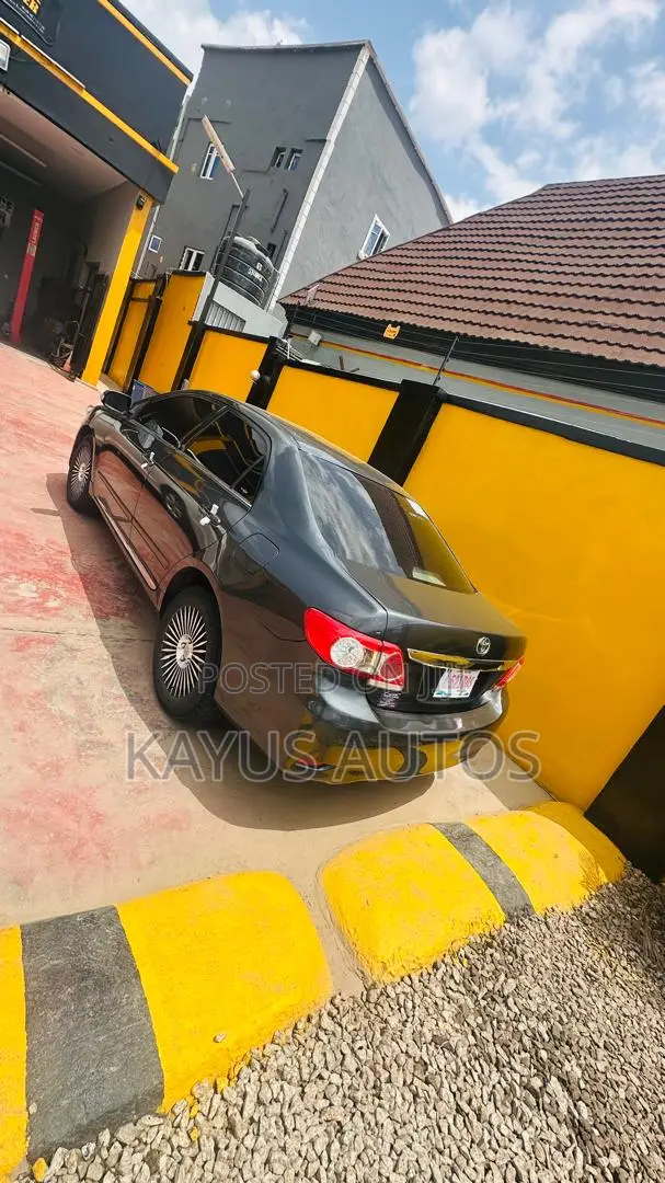 Toyota Corolla LE 4dr Sedan (1.8L 4cyl 4A) 2012 Gray