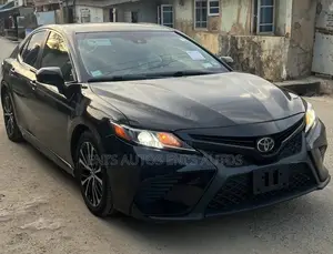 Toyota Camry SE FWD (2.5L 4cyl 8AM) 2018 Black