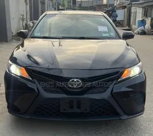 Toyota Camry SE FWD (2.5L 4cyl 8AM) 2018 Black