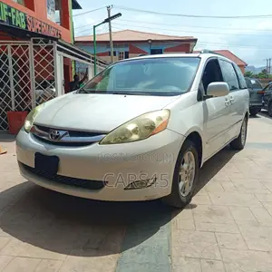 Toyota Sienna 2005 White