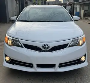Toyota Camry SE 4dr Sedan (2.5L 4cyl 6A) 2012 White