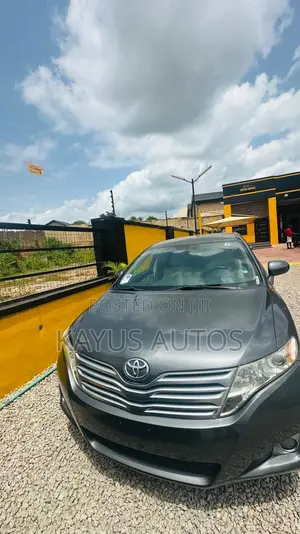 Toyota Venza LE 2010 Gray