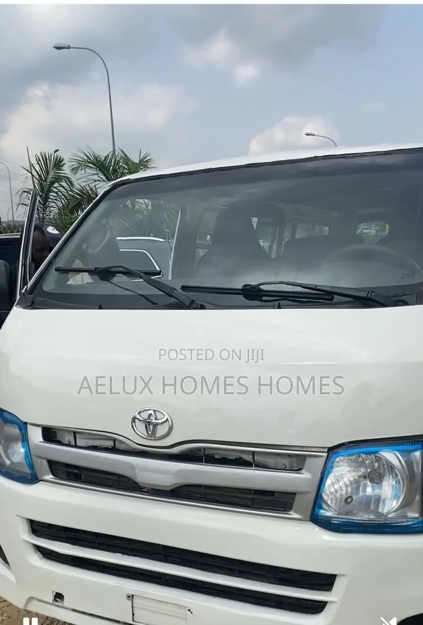 Toyota HiAce 2012 White