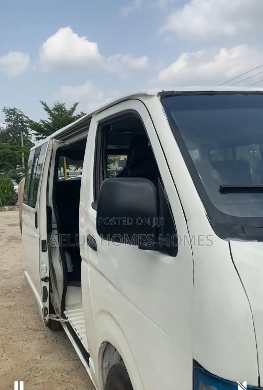 Toyota HiAce 2012 White