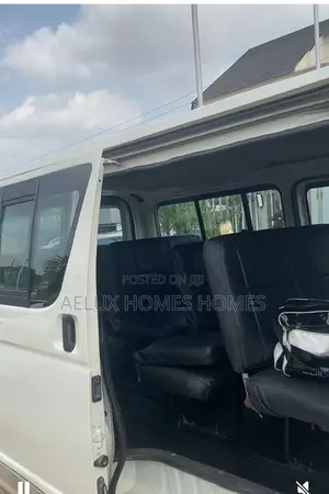 Toyota HiAce 2012 White