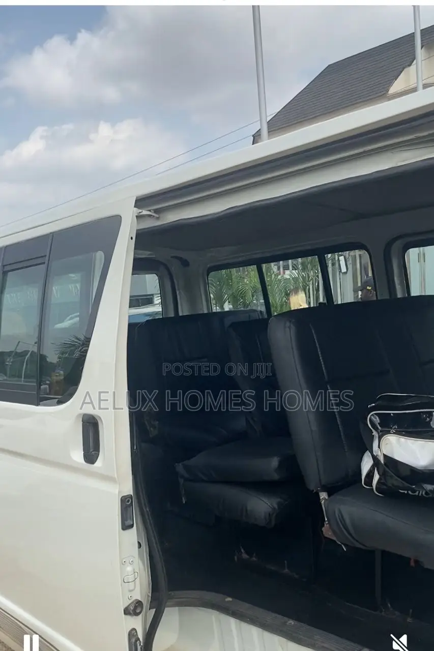 Toyota HiAce 2012 White