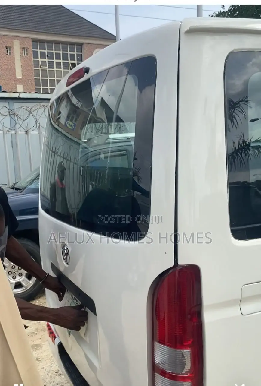 Toyota HiAce 2012 White