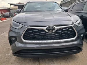 Toyota Highlander XLE 2021 Gray