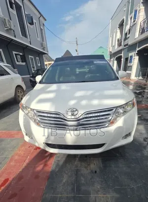 Toyota Venza V6 AWD 2010  White 
