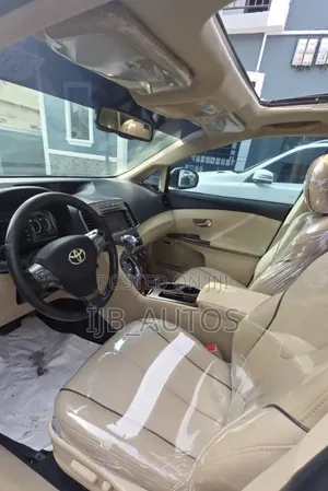 Toyota Venza V6 AWD 2010  White 