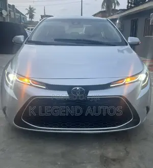 Toyota Corolla XLE 2020 Silver