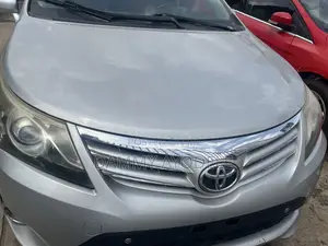 Toyota Avensis 2013 Silver