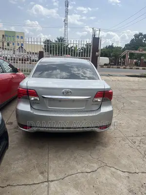 Toyota Avensis 2013 Silver