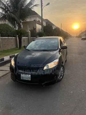 Toyota Matrix S Hatchback FWD (2.4L 4cyl 5A) 2009 Black
