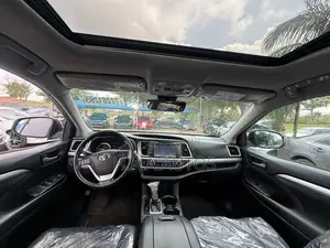 Toyota Highlander XLE 2019 Silver