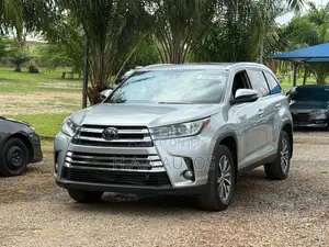 Toyota Highlander XLE 2019 Silver